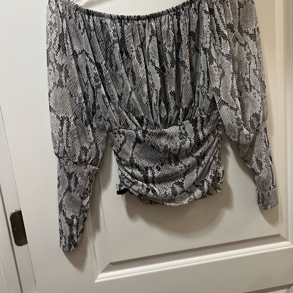 Express crop top on or off shoulder size XS
